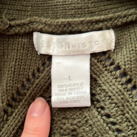Design historic dark green sweater size large. - Picture 3 of 3